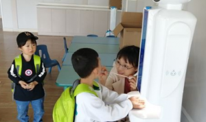 幼儿园“晨检”智能机器人 3秒左右进行进园查验“晨检”机器人卫士-图片1